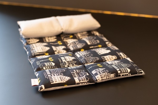 Måbra kudde för ryggen - XL med rapsfröfyllning - Black & White kollektion