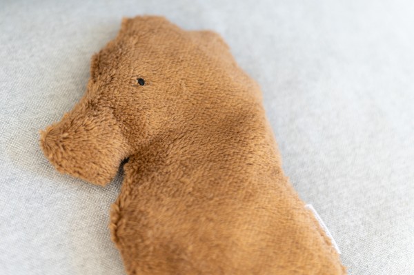 Värmedjur för barn, sjöhästen Kaya av ekologiskt teddytyg, med druvkärnorfyllning